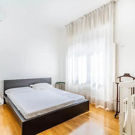 Domusmi Gozzano-4 * ميلان